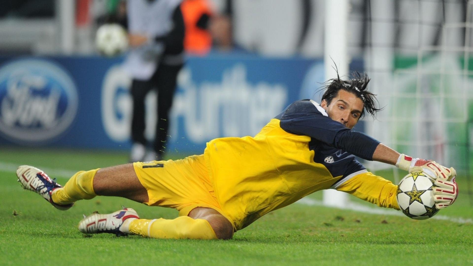 E组强强对话加纳2-1力克泰国,加维闪耀全场,中场控制力成取胜钥匙